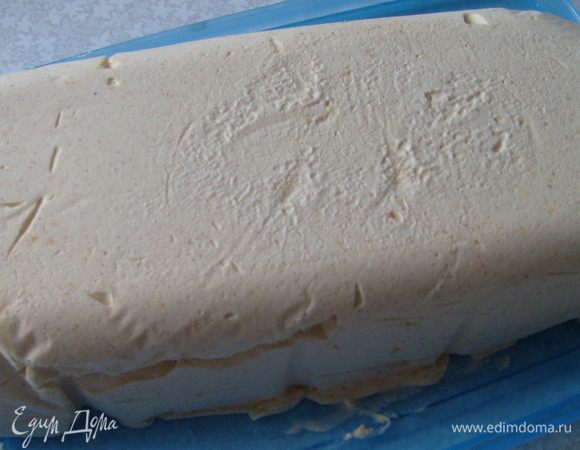 Парфе достать из морозильной камеры за 2 минуты до подачи, чтобы оно не сильно расстаяло. 