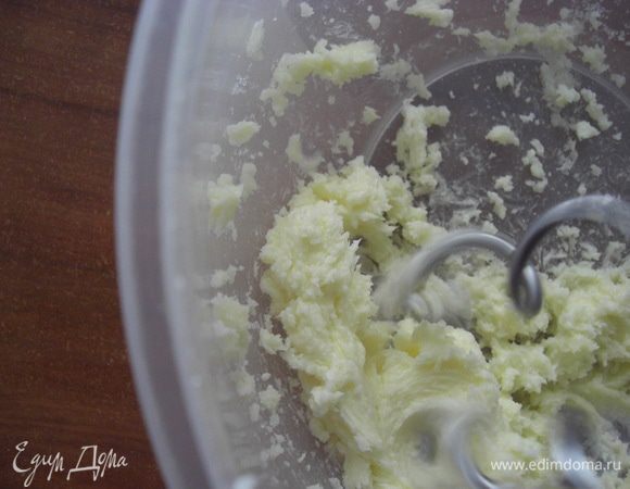 Приготовить тесто. Масло комнатной температуры перетереть с сахаром…