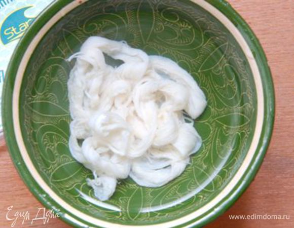 Тут картинку размещаю, как  выглядят кишки до замачивания в воде. Технология подготовки проста: промыть от соли, наполнив кишку водой, замочить на 2 часа, промыть еще раз. Кишки готовы к использованию.