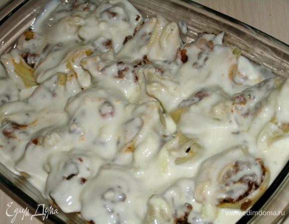 залить соусом бешамель,