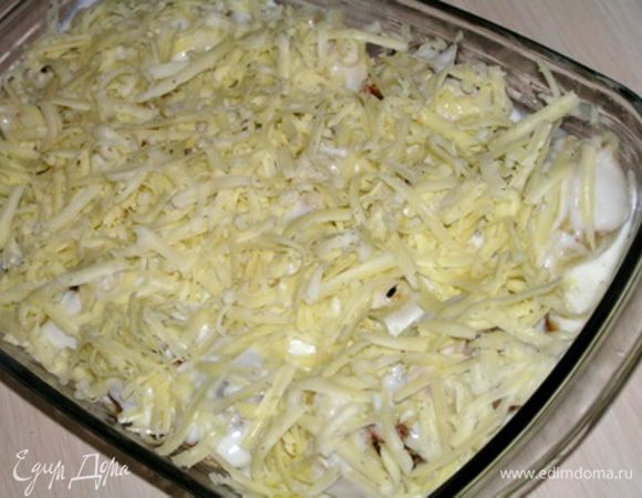 сверху посыпать тертым сыром.