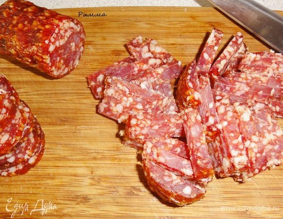 ...чоризо брусочками.