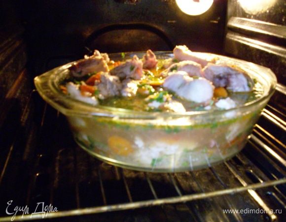 Ставим в разогретую до 200 градусов духовку на 1 час 15 минут.