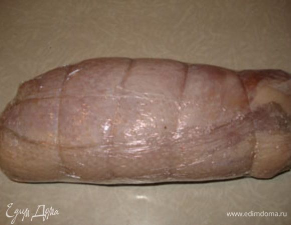 Для прочности перевязать нитками и завернуть в пленку. Дать ему полежать в холодильнике минут 30.