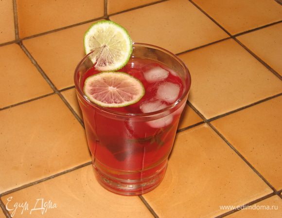 Компот сварился , кинь сразу же лайм и порви мяту . Влей газировки 50 на 50.
Подавать охлажденным со льдом.  