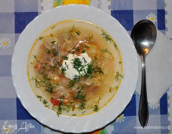 Подавать с ложечкой сметаны присыпав свежим укропом.