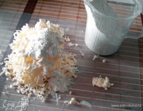 Добавить муку, соль, соду и 1 ст ложку сахара. 