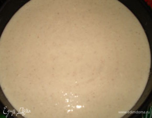 Сверху выливаем начинку.