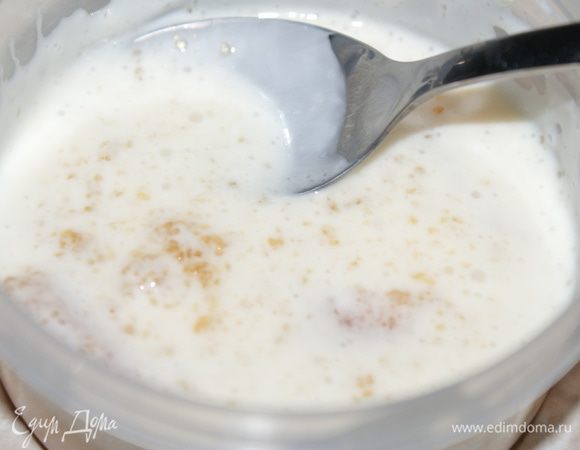 2-3 столовых ложки теплых сливок добавить в желатин и хорошо размешать