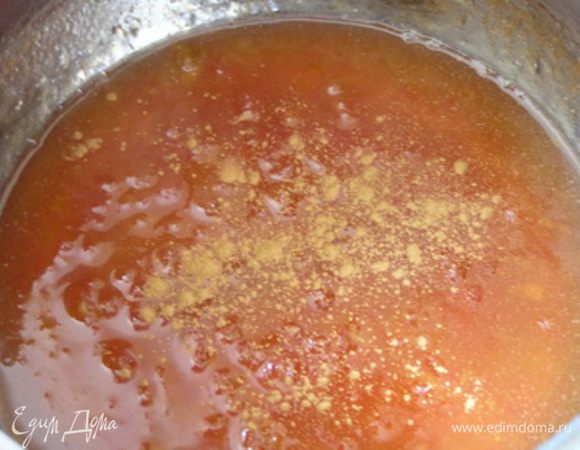 В конце варки добавить корицу, перемешать, 