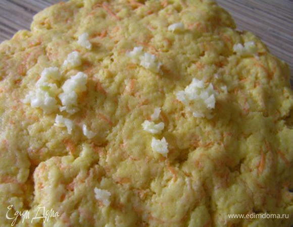 хорошо вымесить, добавить измельченный чеснок,