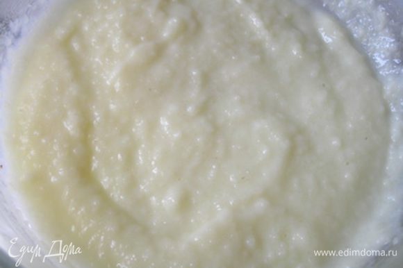 Желатин в молоке нагреть до растворения кристаллов желатина, добавить к рису.