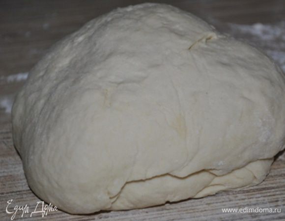 Тесто:
В кефир добавить раст. масло, соль, соду, муку. Замесить крутое, эластичное тесто. Оставить под полотенцем отдохнуть 20-30 минут.