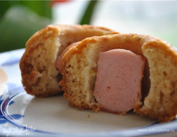 Выпекать при 180 гр. 20-25 минут до румяного цвета.

Получается 16 кексо-догов.
Смачного!