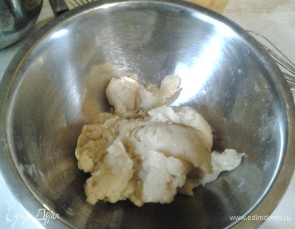 Готовое тесто переложите в чашку и остудите до температуры 60-70С