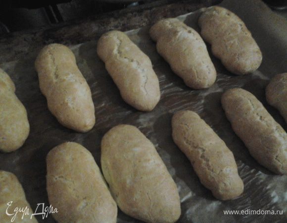 Духовку предварительно разогрейте до 210С, выпекайте пирожные 10 минут при 210С, затем еще 25-35 минут при 180С