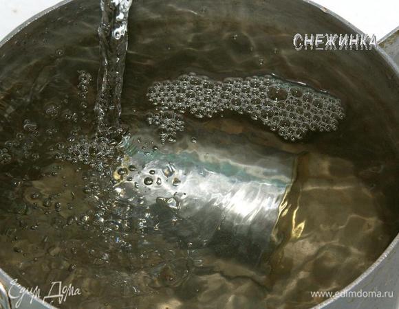 Затем отправляем всё под холодную воду и даем остыть.