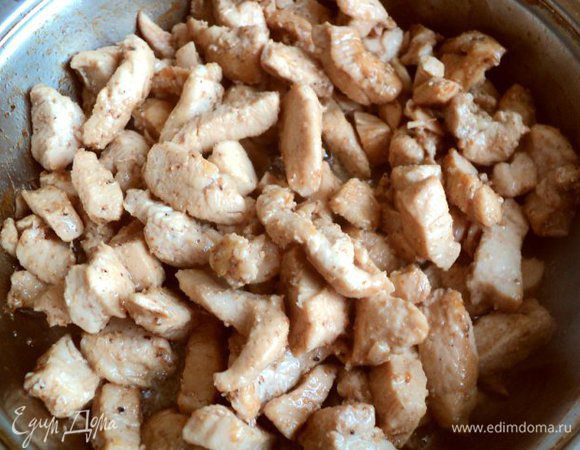 Поджарить филе в оливковом масле до золотистой корочки.