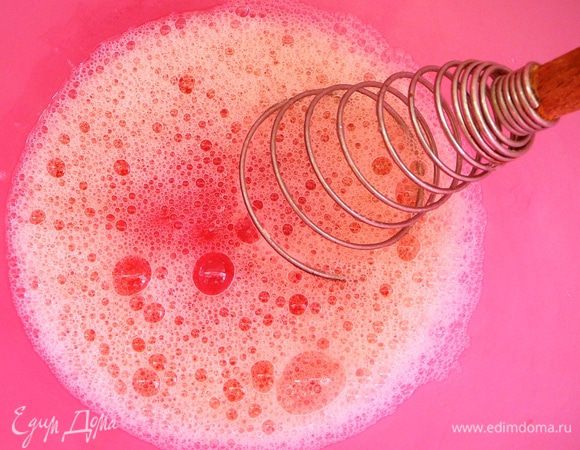 Белки слегка взбить...