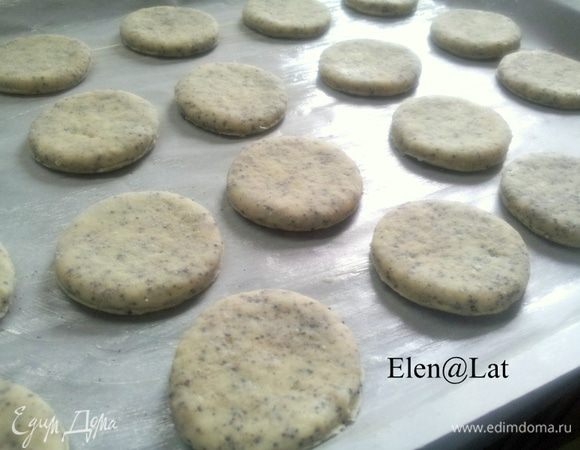 Коржики выпекать в заранее нагретой духовке до 210 С, в течении 12 минут. 
И все, коржики очень мягкие и нежные. Попробуйте!!!