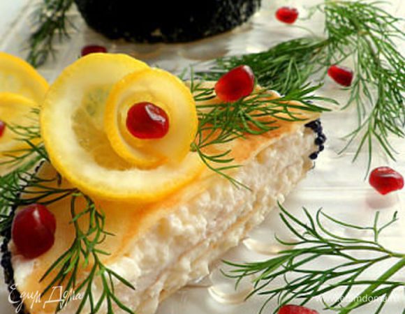 Обмазываем  бока черной икрой, добавляем веточки укропа,зерна граната и дольки лимона.Приятного аппетита.