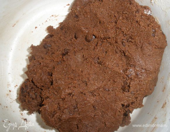 Замесить плотное песочное тесто. 