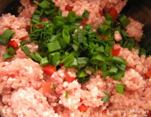 затем лук, перемешать.