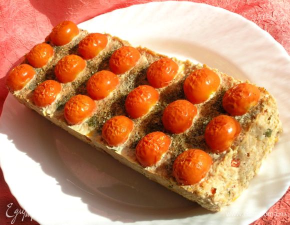 Немного остудить, аккуратно вынуть из формы, нарезать на порции и подавать. Приятного аппетита! :)