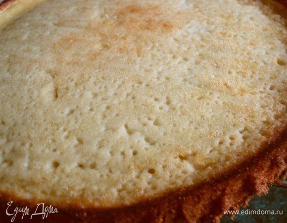 Готовый бисквит охладить на решетке.