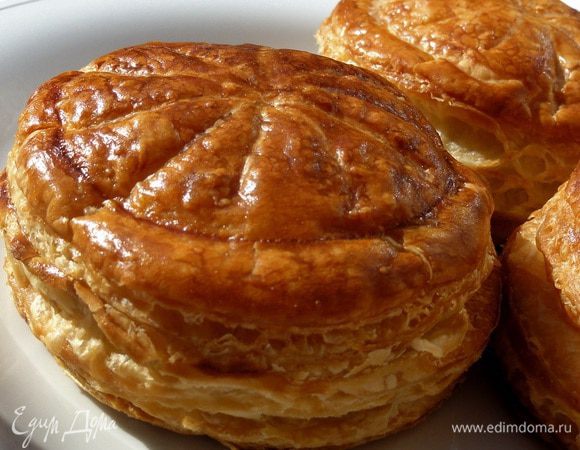 Могу только сказать, пироги  я готовила поздно ночью, а к утру от них ничего не осталось))) Поэтому я на следующий день испекла еще одну партию, используя оставшуюся начинку)