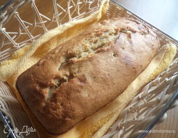 Нагреть духовку до 180, перелить тесто в форму и выпекать 1 час. 