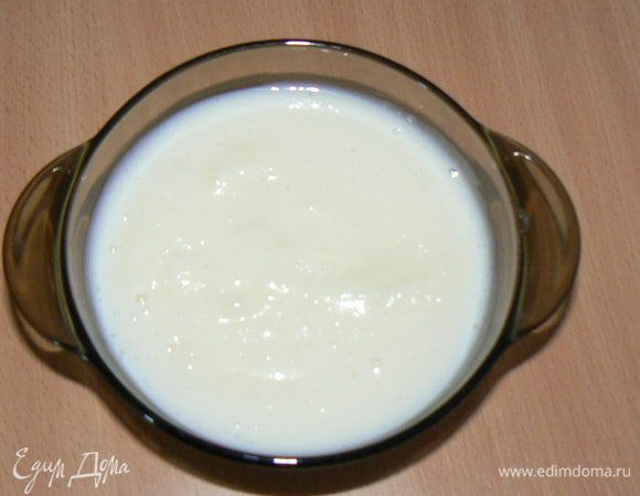 Варить на маленьком огне до загустения, непрерывно помешивая. Затем крем остудить.