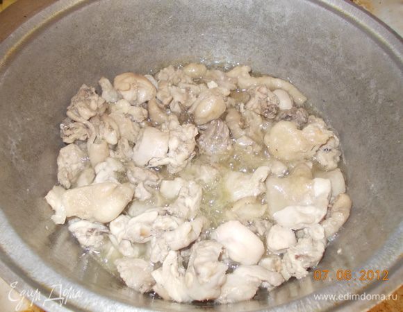 и слегка обжарить на оливковом масле