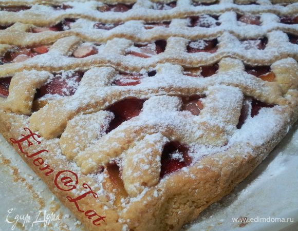 Выпекать в предварительно разогретой до 180°С духовке, 25-30 минут.
Готовый пирог остудить и посыпать сахарной пудрой.
Приятного аппетита!!!