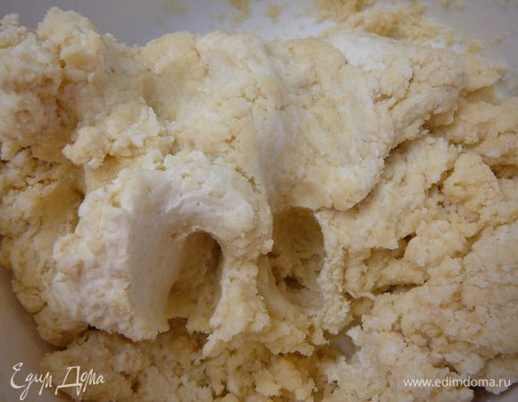 Замесить быстро тесто, при помощи ложки и отправить тесто в холодильник минимум на 1 час.