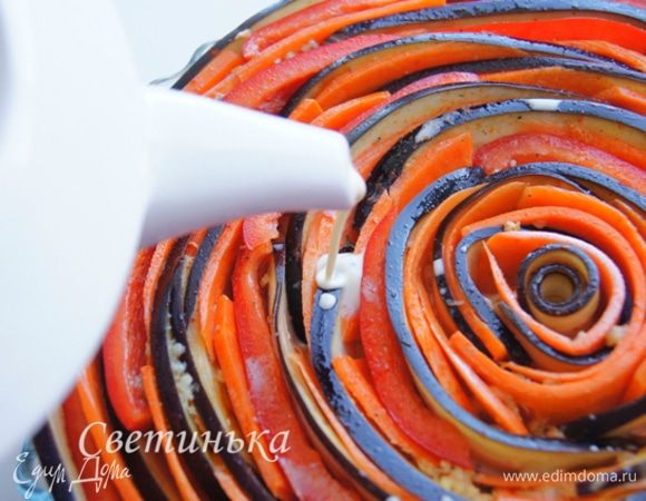 И залить запеканку. Я воспользовалась заварочным чайником. 