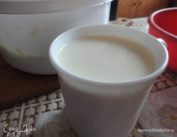 Влить стакан молока.