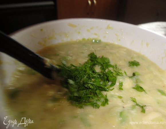 Добавить пучок зелени.