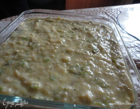 Суфле выложить в форму и поставить в разогретую духовку на 35-40 минут.