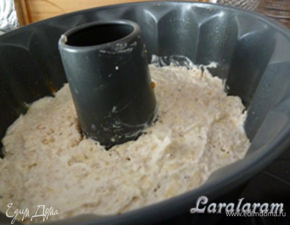 Теперь готовим ЗАПЕКАНКУ. 

Сливки взбить.
Белок взбить.
Сыр натереть.

Курицу нарезать кусочками и смолоть в блендере - не надо в кашу, можно маленькими кусочками.
1/2 риса (с лимоном) смешать с курицей. Вмешатъ 1/2 сливок, белок и 1/2 сыра.

Морковь смешать с 1/2 риса (с апельсином), вмешaть с желтком, 1/2 сливок и сыра.

Всё попробовать и приправить по вкусу.

Подготовить ФОРМУ. Можно запечь просто в круглой форме - но красивее в форме в виде цветка или другой красивой. Смазать тонко жиром.

На дно выложить апельсиновый слой...
На него томаты кружочками.
Завершить слоем с лимоном.

