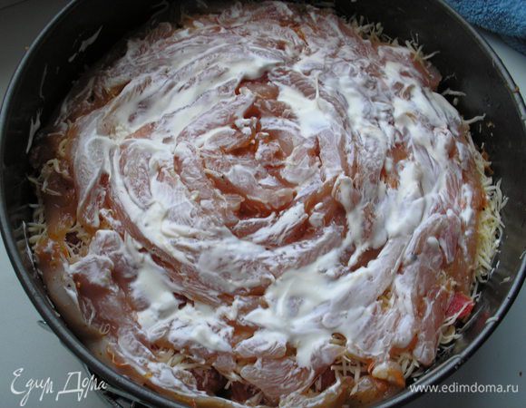 Для сочности можна смазать филе 1-2 ст.л. сметаны, а можна и не смазывать.