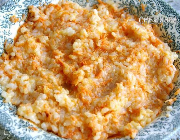 Смешиваем рис с морковью.