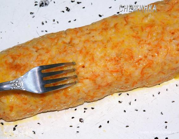 Прокалываем в нескольких местах вилкой и ставим в разогретую до 190С духовку на 30-35 минут выпекаться до румяной корочки.