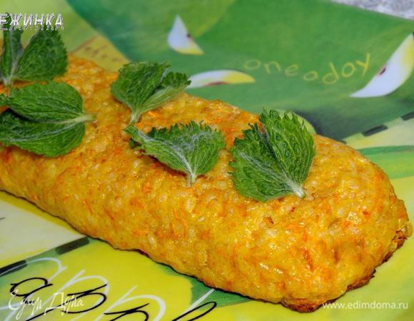 Готовому «штруделю» даем немного остыть на противне, затем снимаем на блюдо. 