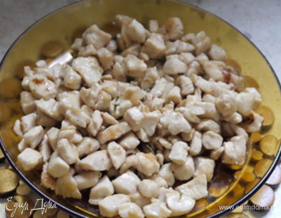 Остудить куриное мясо.