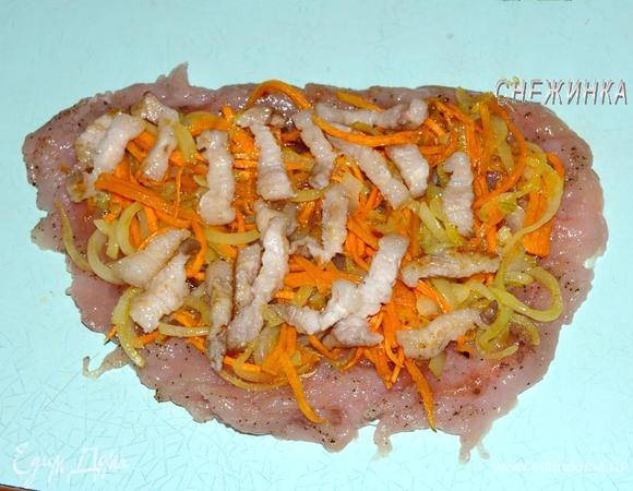 Респределить половину овощей, затем половину бекона.