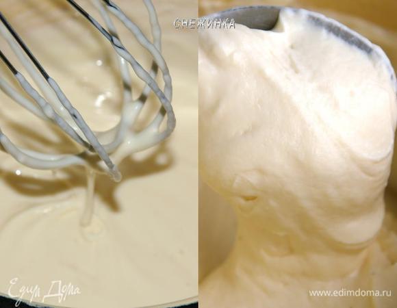 Пока крем-соус еще горячий он густоват, но когда остынет, станем абсолютно густым. При этом он однородный и нежной кремовой консистенции.