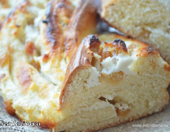 перед выпечкой смазываем кранч смесью желтка с молоком. Выпекаем кранч при температуре 180 градусов 40-45 минут. 