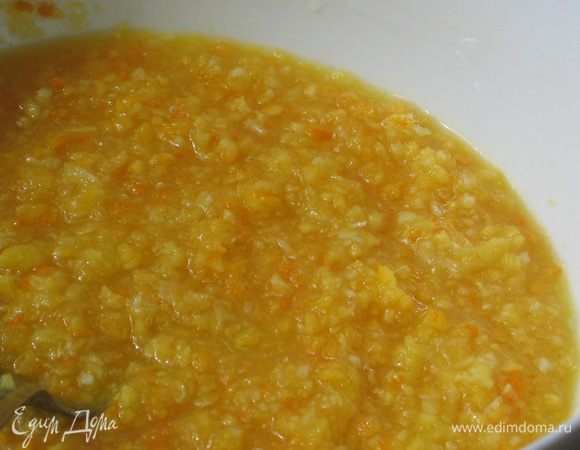 Первый слой начинки: Апельсин и лимон нарезать кубиками (вместе с кожурой), размолоть в блендере с добавлением сахара 