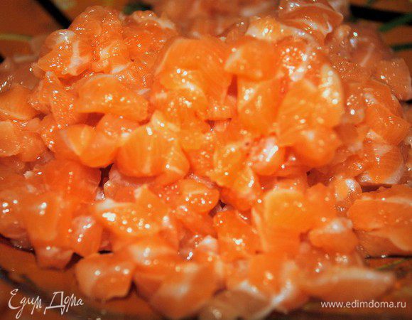 Все составляющие для тартара ОЧЕНЬ МЕЛКО нарезаем